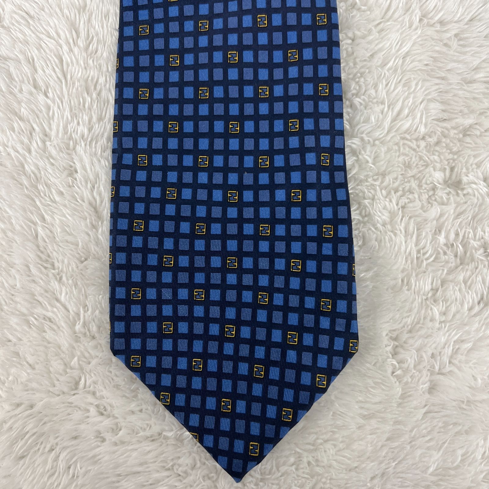 美品》FENDI (フェンディ) シルクネクタイ イタリア製 総柄 格子 FF