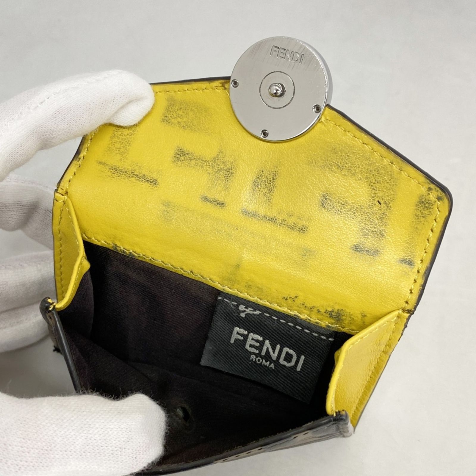 希少✨フェンディ 三つ折り財布 FFロゴ エフイズ エンボス レザー