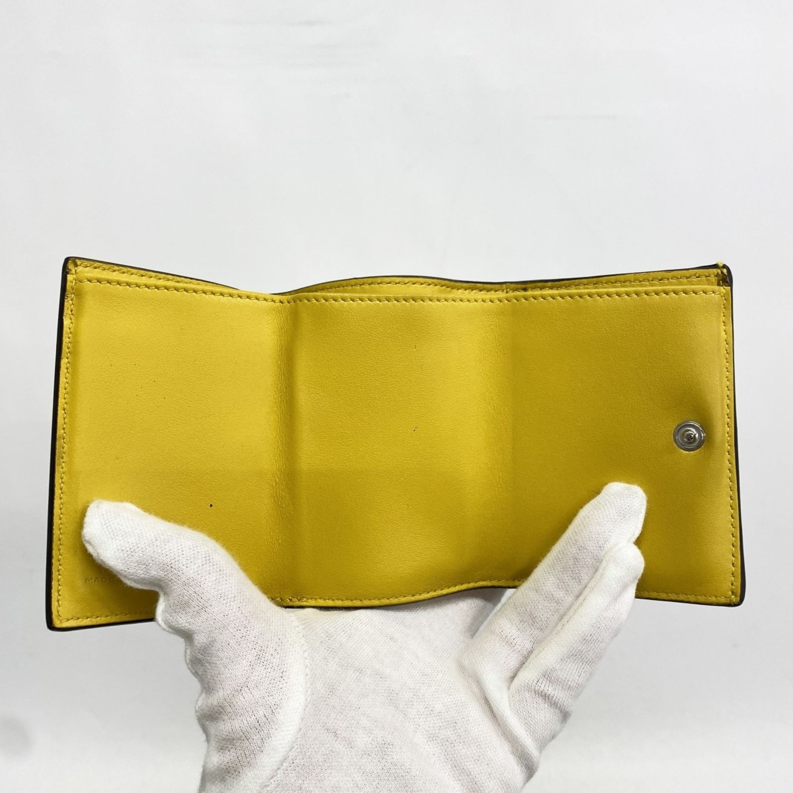 希少✨フェンディ 三つ折り財布 FFロゴ エフイズ エンボス レザー イエロー 希少✨フェンディ 三つ折り財布 FFロゴ エフイズ エンボス レザー