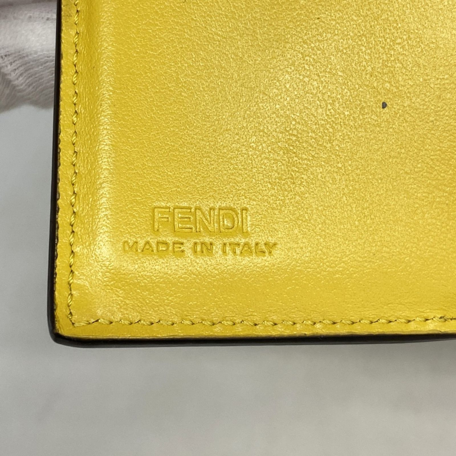 希少✨フェンディ 三つ折り財布 FFロゴ エフイズ エンボス レザー イエロー 希少✨フェンディ 三つ折り財布 FFロゴ エフイズ エンボス レザー
