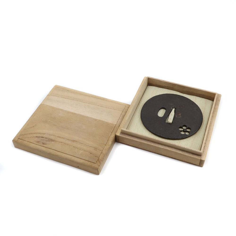 時代刀装具 鉄製 梅透かし文 鍔 鉄製 _ 骨董品 - メルカリ