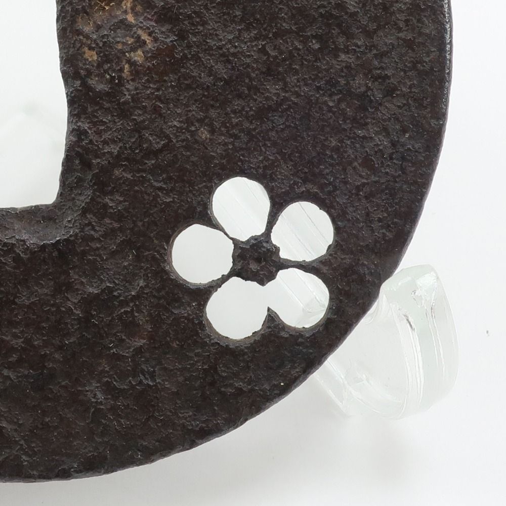 時代刀装具 鉄製 梅透かし文 鍔 鉄製 _ 骨董品 - メルカリ