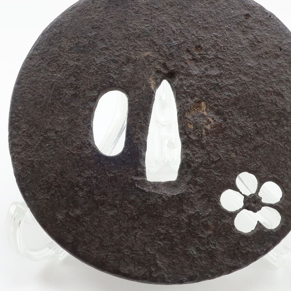 時代刀装具 鉄製 梅透かし文 鍔 鉄製 _ 骨董品 - メルカリ
