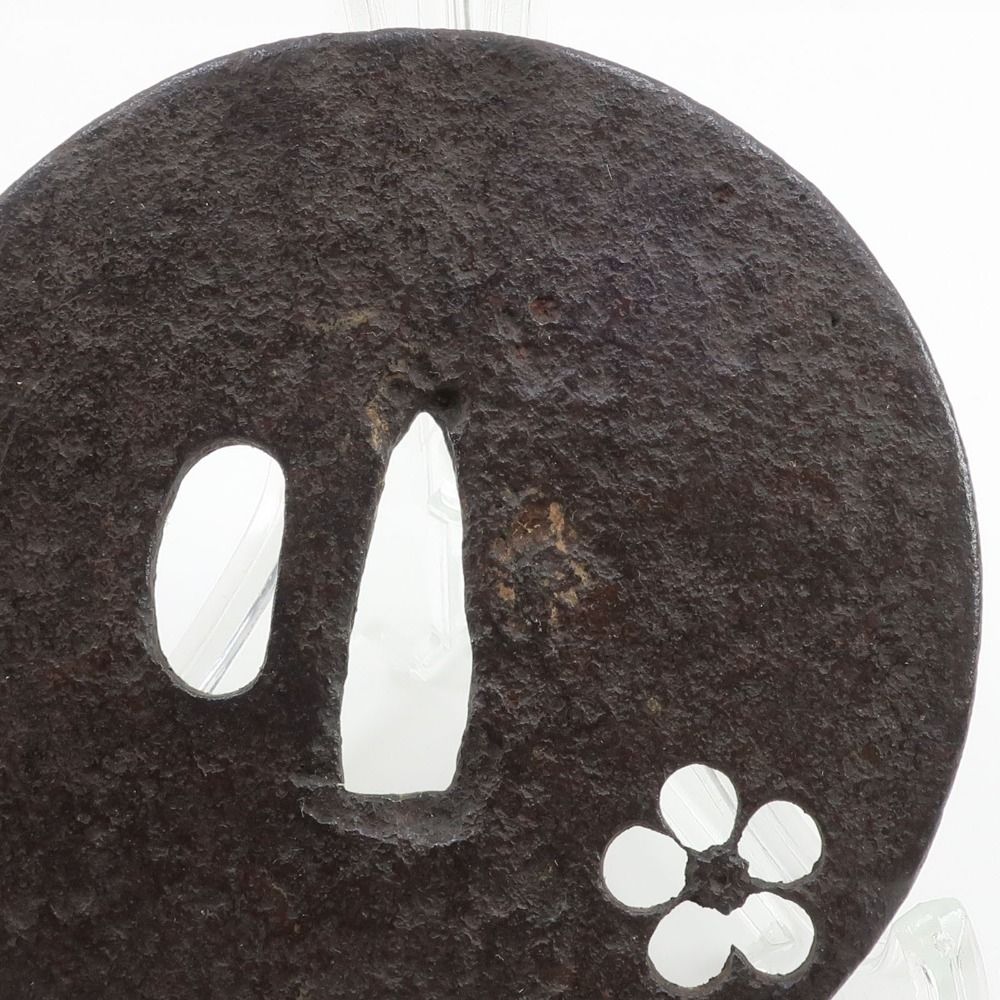 時代刀装具 鉄製 梅透かし文 鍔 鉄製 _ 骨董品 - メルカリ