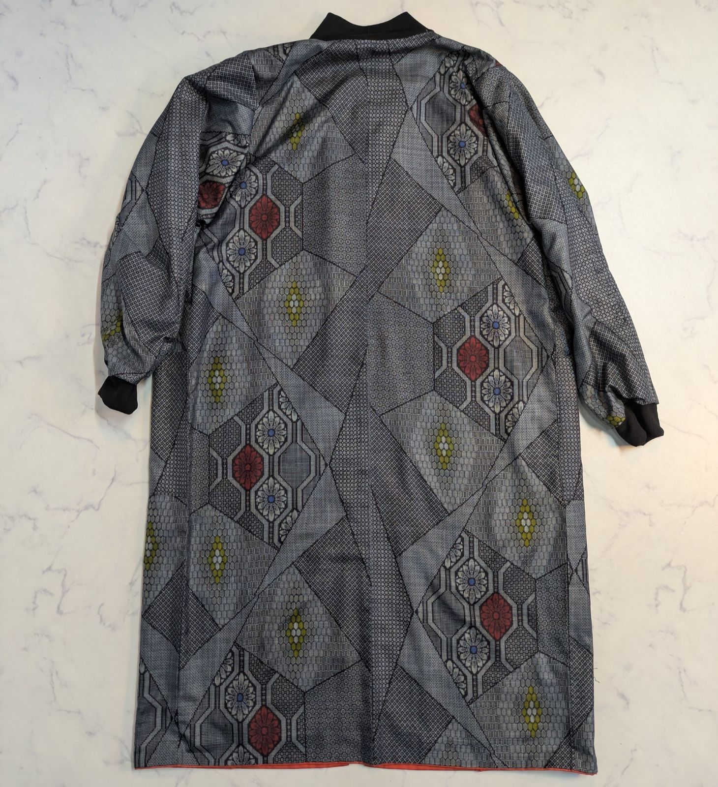 切嵌風 幾何学模様 前ファスナー リブ仕様 ロングコート 大島紬