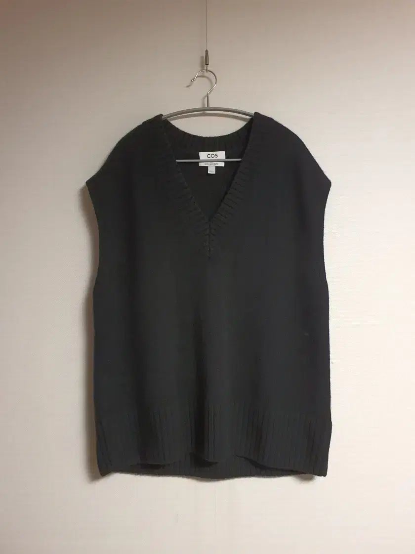 コス COS 100% カシミア ニット ベスト S サイズ 正規品 - メルカリ