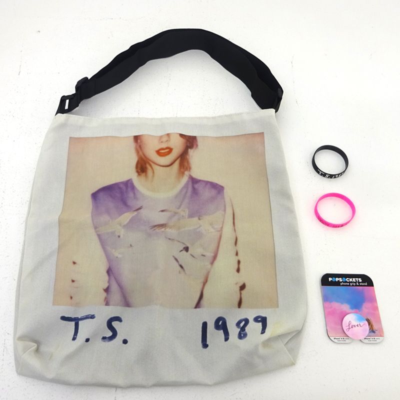 テイラースウィフト Taylor Swift 公式グッズ シーツ カバー新品 Amazon.co.jp: ブラウントラウト 2025年 テイラー・スウィフト 公式