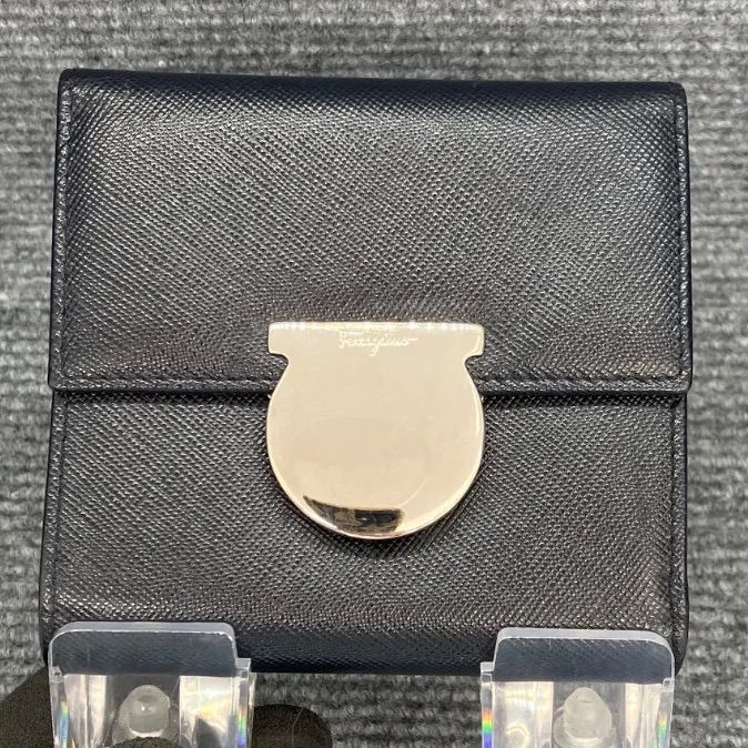 【美品】Salvatore Ferragamo 三つ折り財布 ネイビー/グレー 美品】Salvatore Ferragamo 三つ折り財布 ネイビー/グレー｜Salvatore