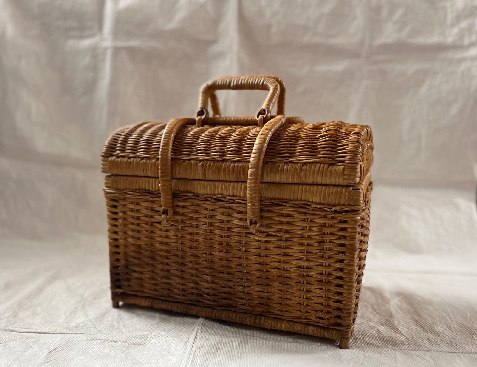 アンティーク 籐（ラタン）製のピクニックバスケット - メルカリ