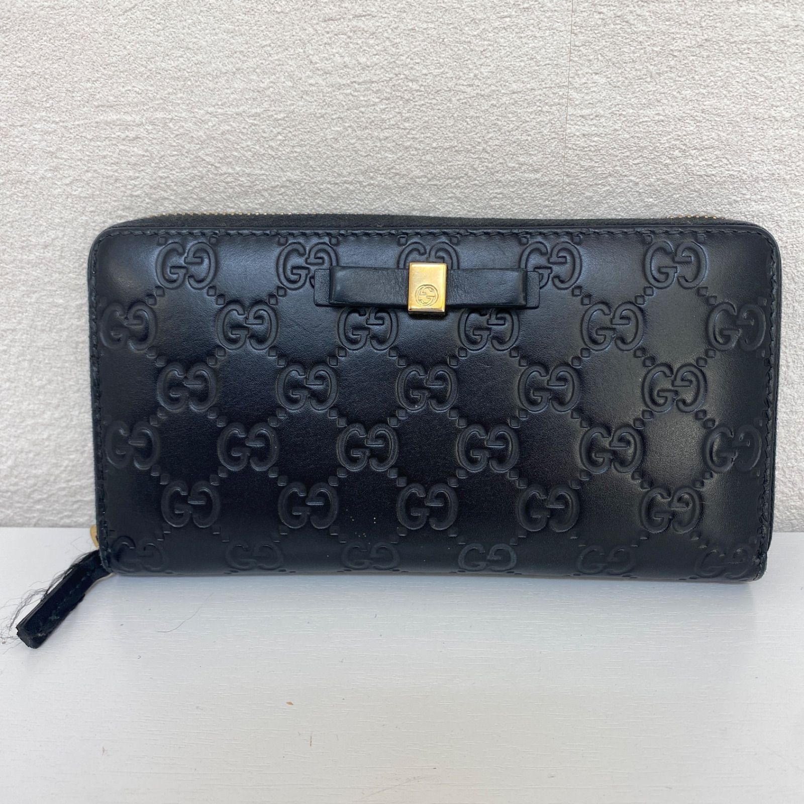 GUCCI GGエンボス インターロッキング リボン金具 ラウンド 長財布