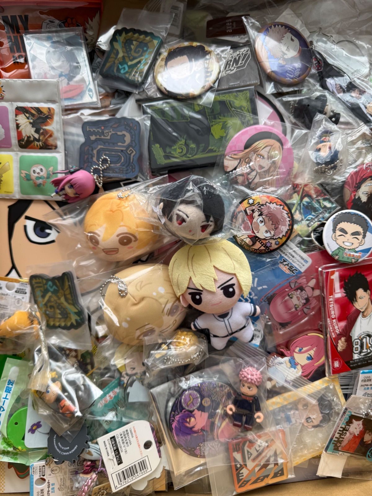 大特価！ アニメグッズ等 缶バッジ キーホルダー クリアファイル
