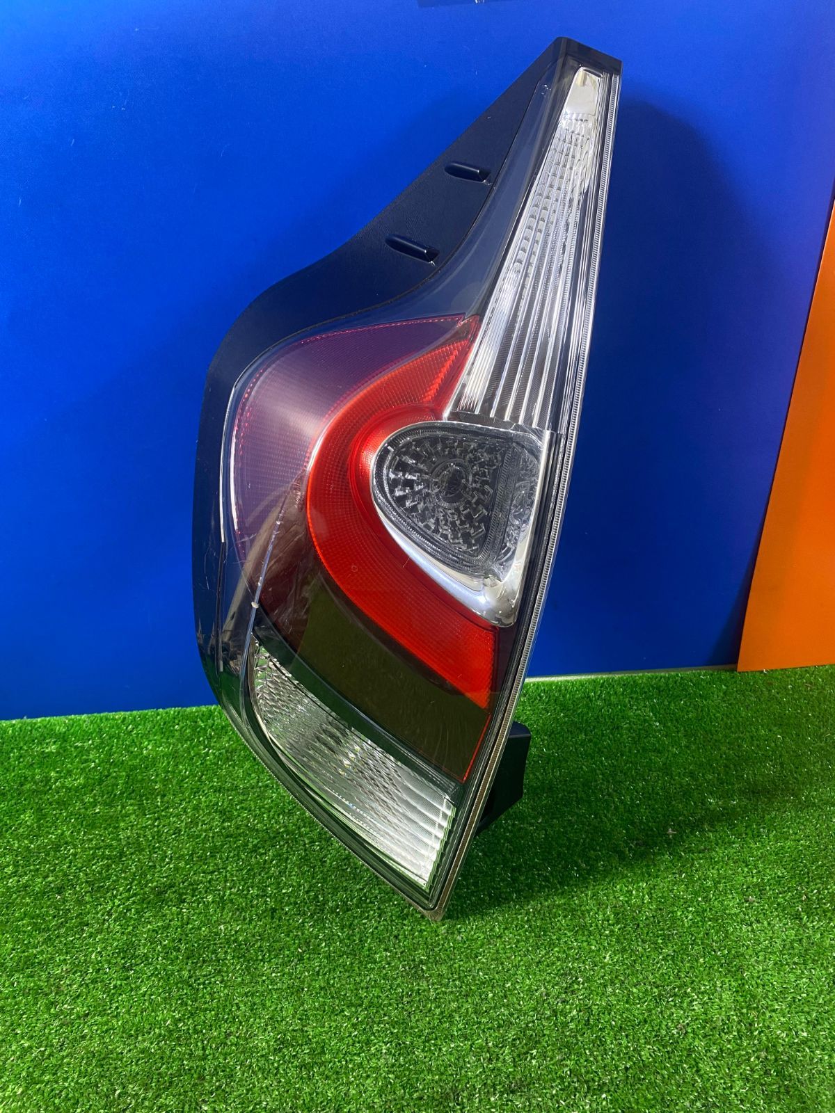 ZT-4451] 純正トヨタ アクア NHP10 H24年式 左 LH テールライト