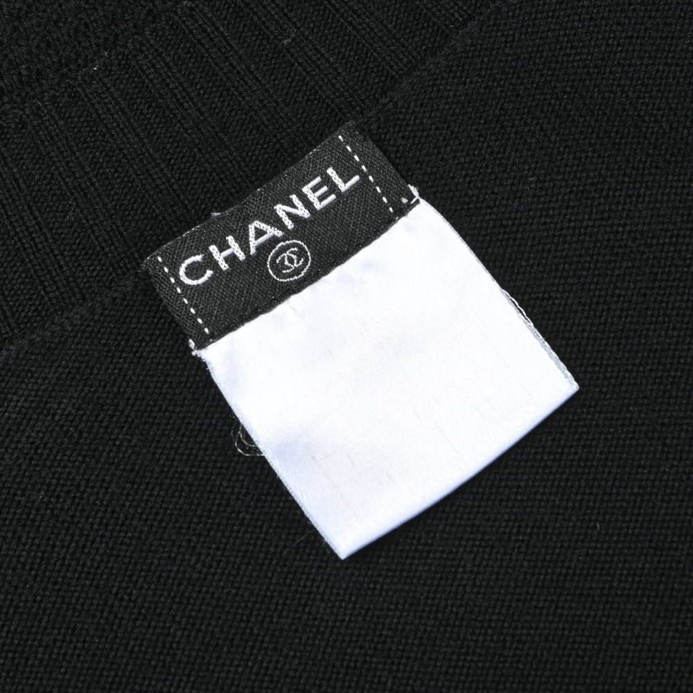 CHANEL P30268K00335 ココマークプレート 半袖ニット CHANEL P30268K00335 ココマークプレート付き コットン 半袖ニット