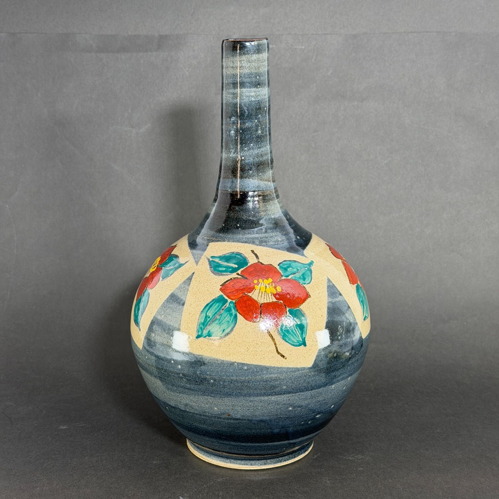 益子焼 花瓶 35センチ 花器 椿柄 鶴首 - メルカリ