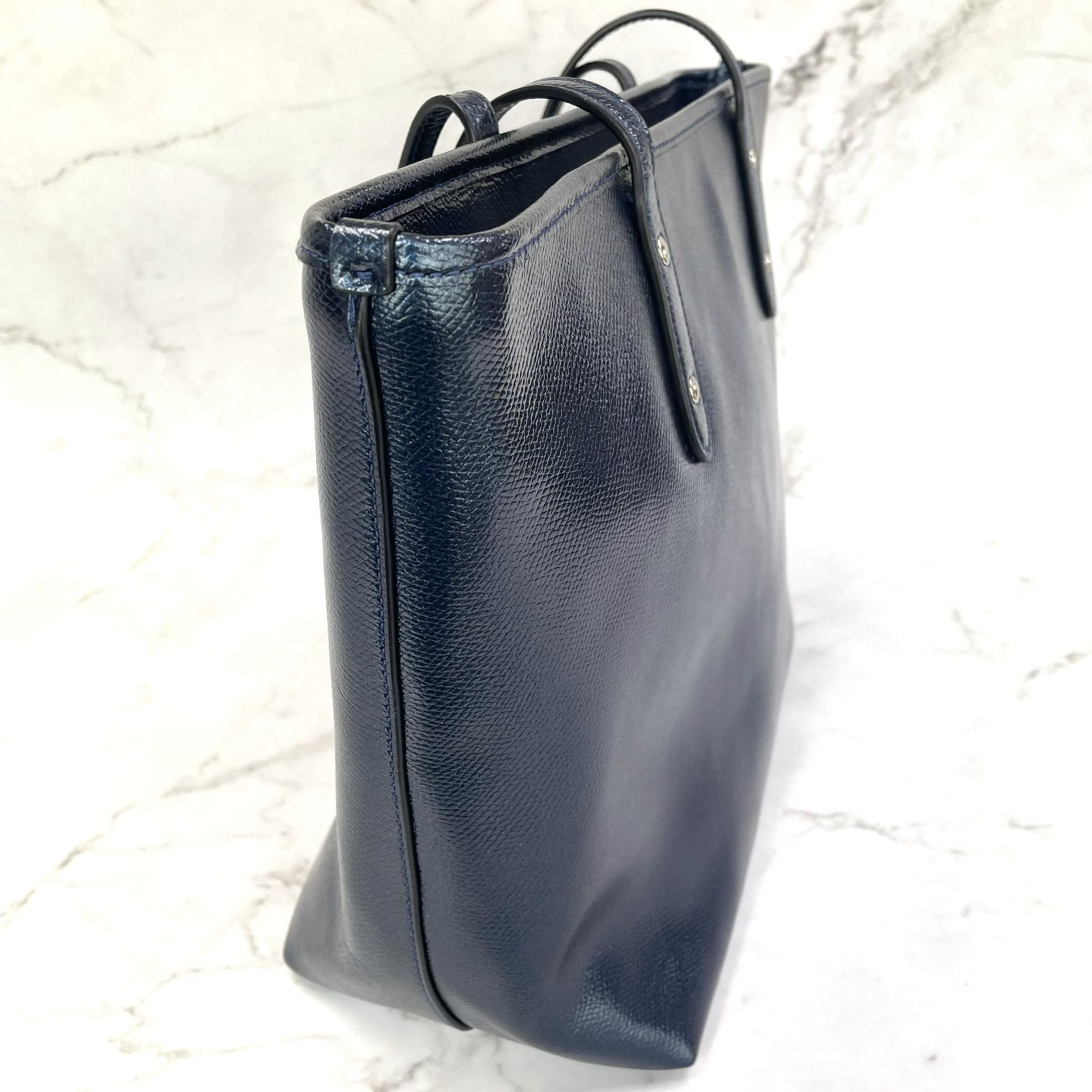 仕事も私服もこれひとつ】COACH コーチ シティジップトート F56129 