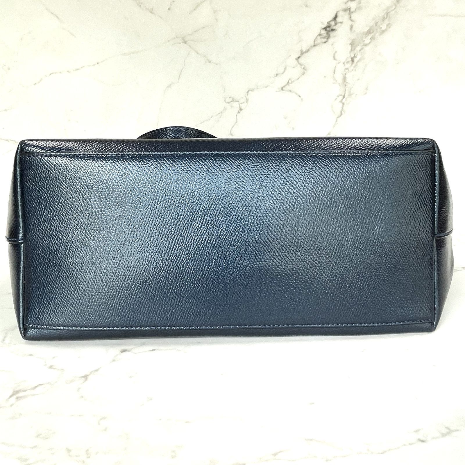 仕事も私服もこれひとつ】COACH コーチ シティジップトート F56129 