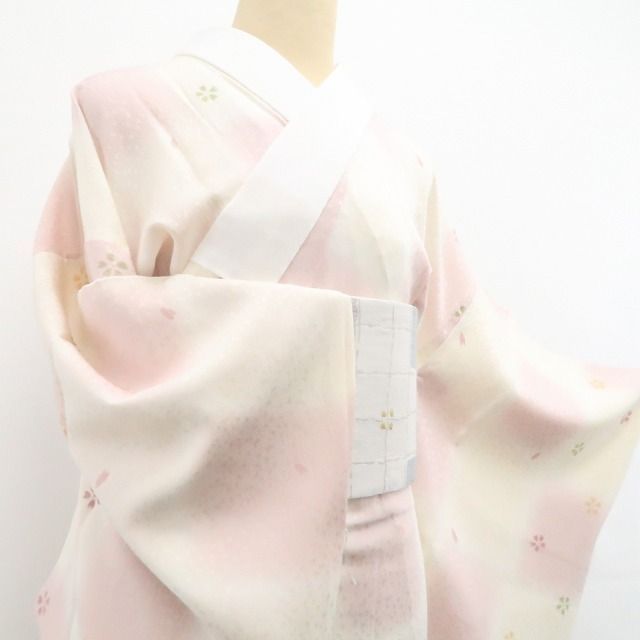 新品 桜 着物 正絹“桜を湛えて季節は巡る”仕付け糸付 長襦袢 5117 ❁tomihisa❁美品 桜 市松 着物 正絹”桜舞う可憐さが装いを支える