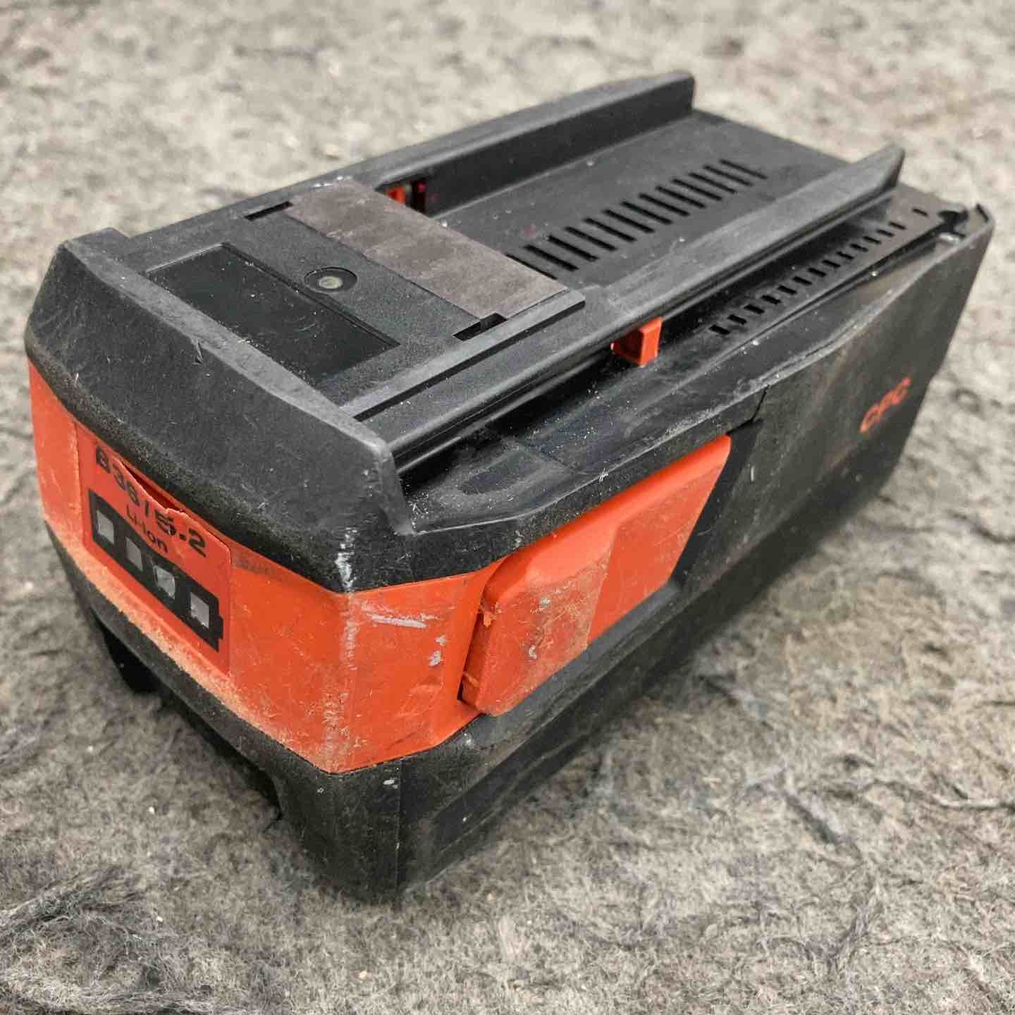 中古品】 ヒルティ/HILTI リチウムイオンバッテリー B36/5.2 36V/5.2Ah 