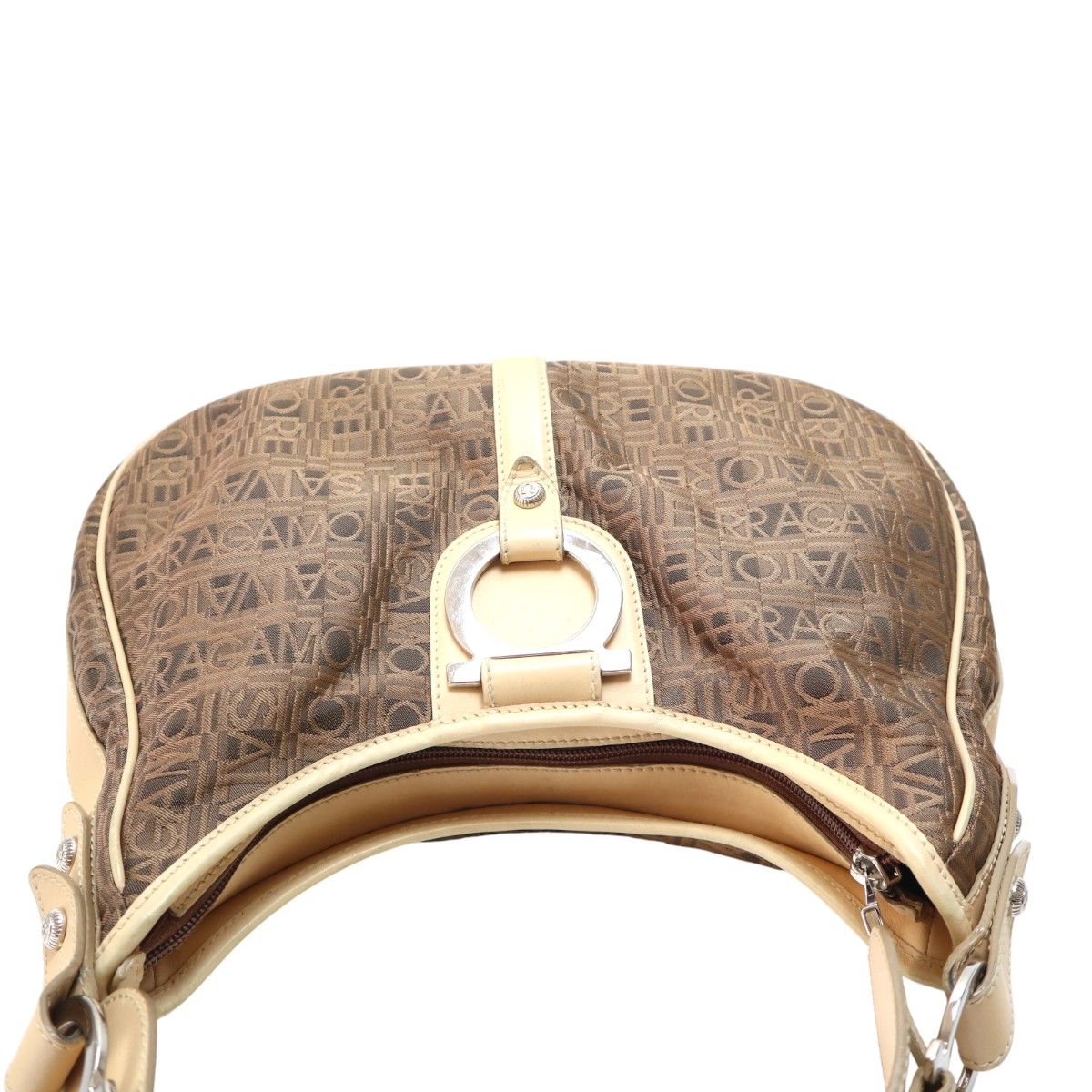 Salvatore Ferragamo サルヴァトーレフェラガモ ガンチーニ ロゴ総柄  