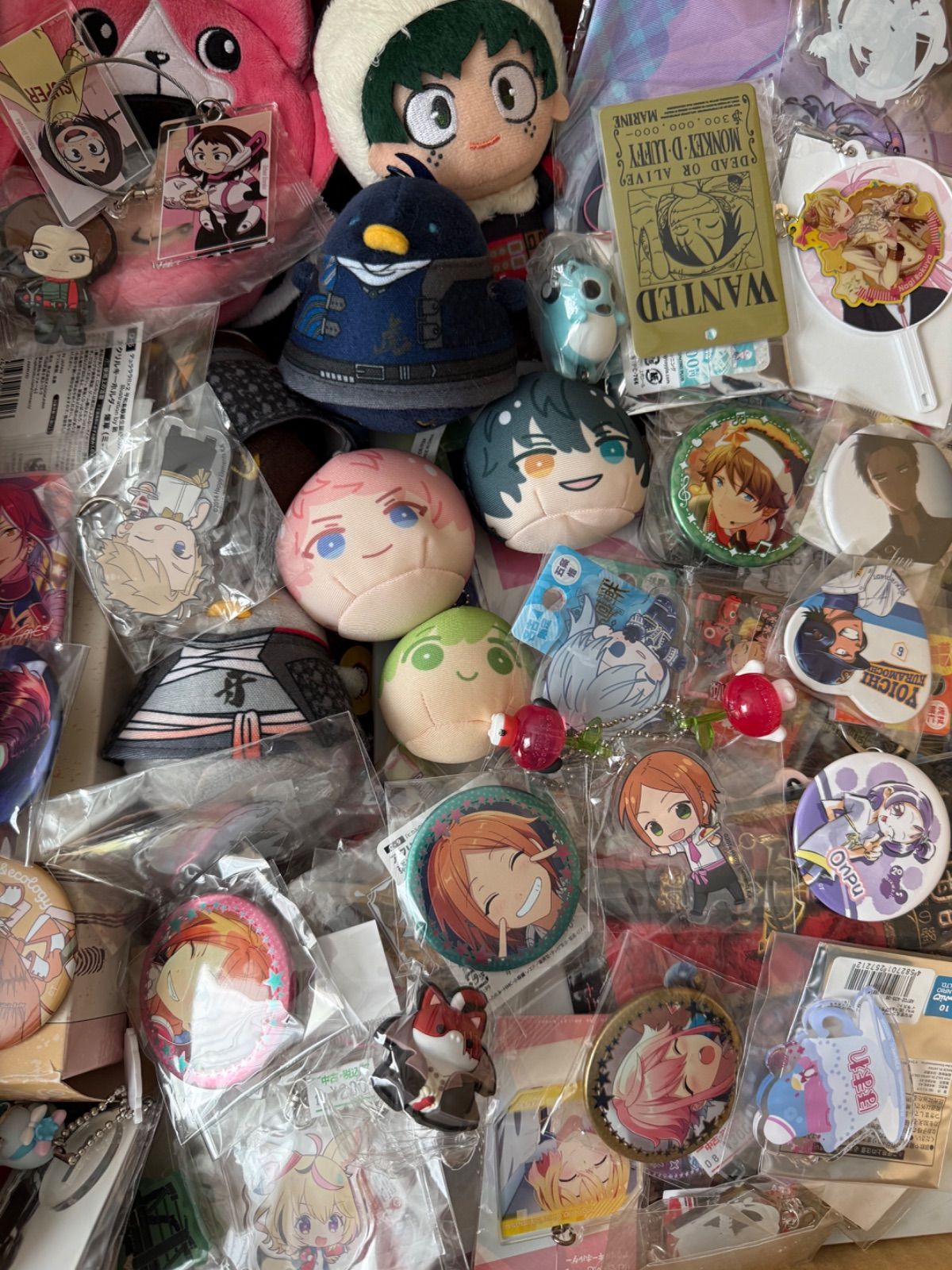 大特価！ アニメグッズ等 缶バッジ キーホルダー クリアファイル