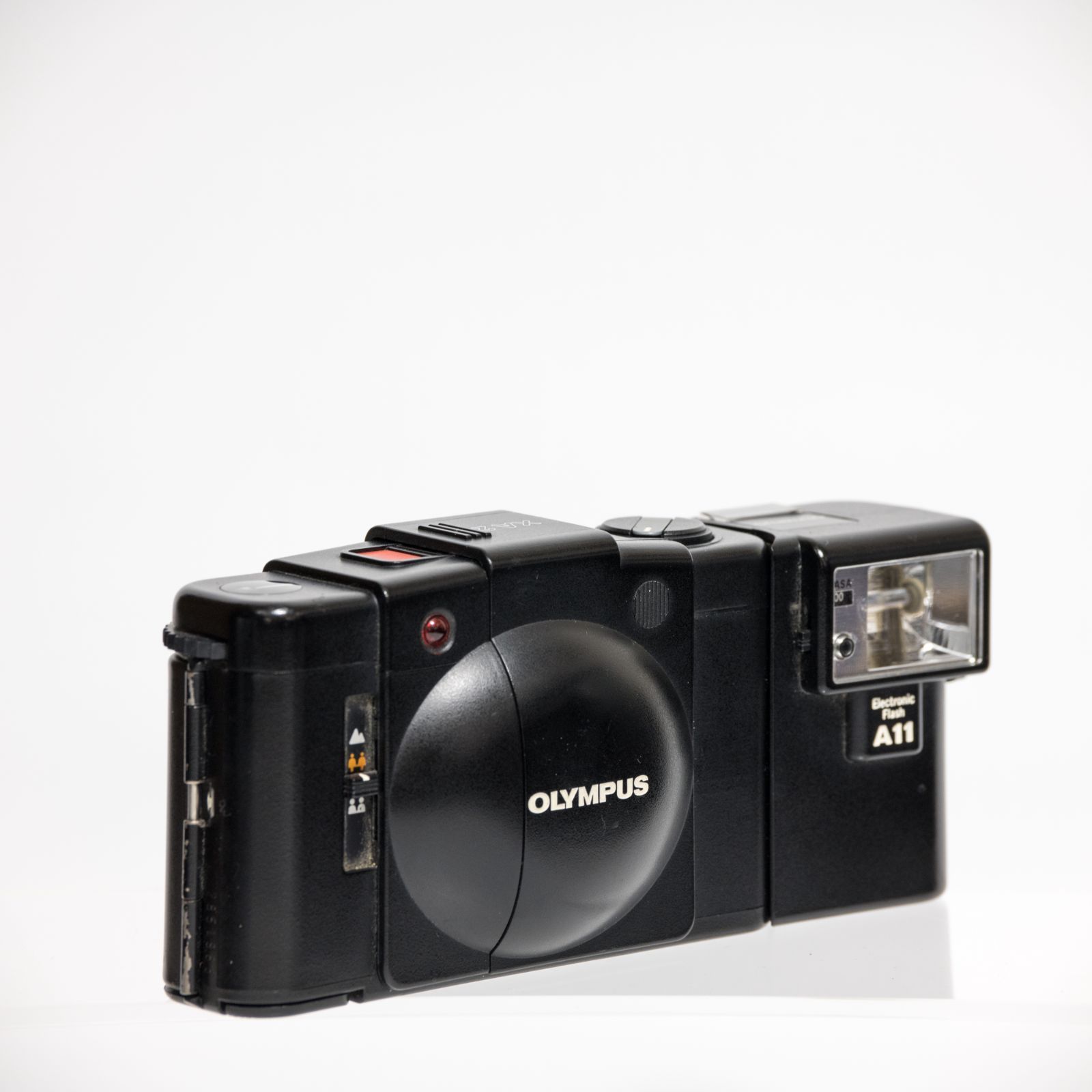 【動作確認済】 OLYMPUS XA2 A11 コンパクトフィルムカメラ OLYMPUS】 XA2 フィルムカメラ（分解整備済・フラッシュA11付属・no01