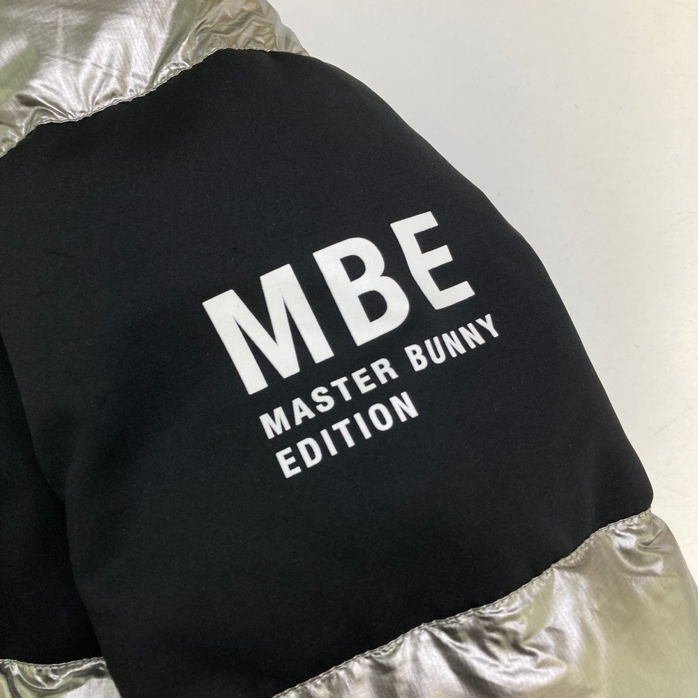 サイズ：4 MASTER BUNNY EDITION マスターバニーエディション 2023年モデル 中綿 ジップジャケット  シルバー系 [240101604022] ゴルフウェア メンズ ストスト サイズ：4 MASTER BUNNY EDITION マスターバニーエディション 2023年