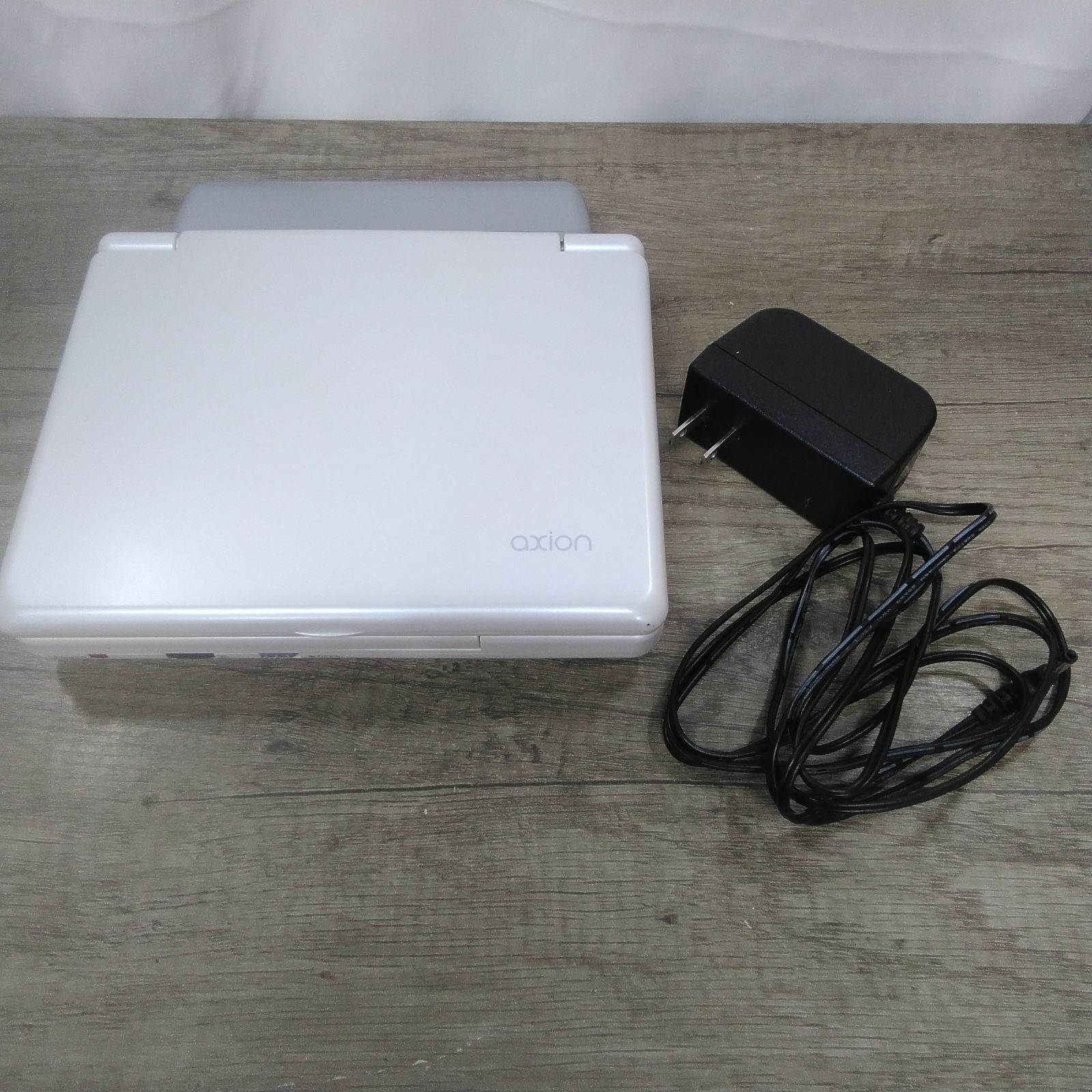 axion ポータブルDVDプレーヤー ジャンク品 画面映りません。R835