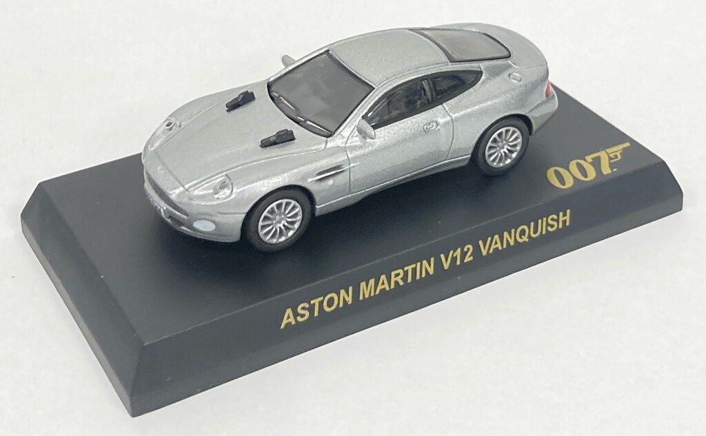 京商 1/72 007 J.ボンドミニチュアモデルシリーズ ASTON MARTIN V12