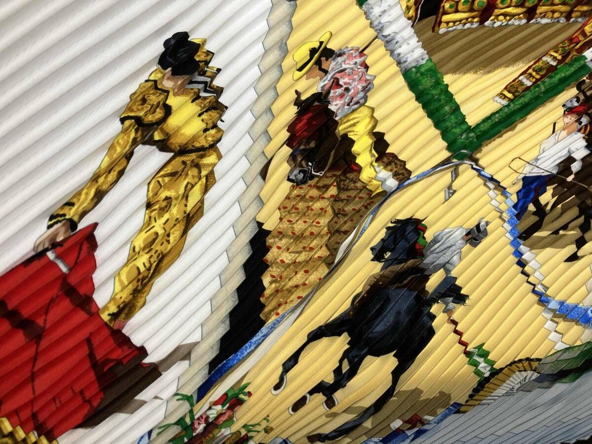 お値下げしましたHERMESプリーツカレスカーフ「PLAZA DE TOROS」 HERMES（エルメス） スカーフ プリーツカレ プリーツ カレ PLAZA DE