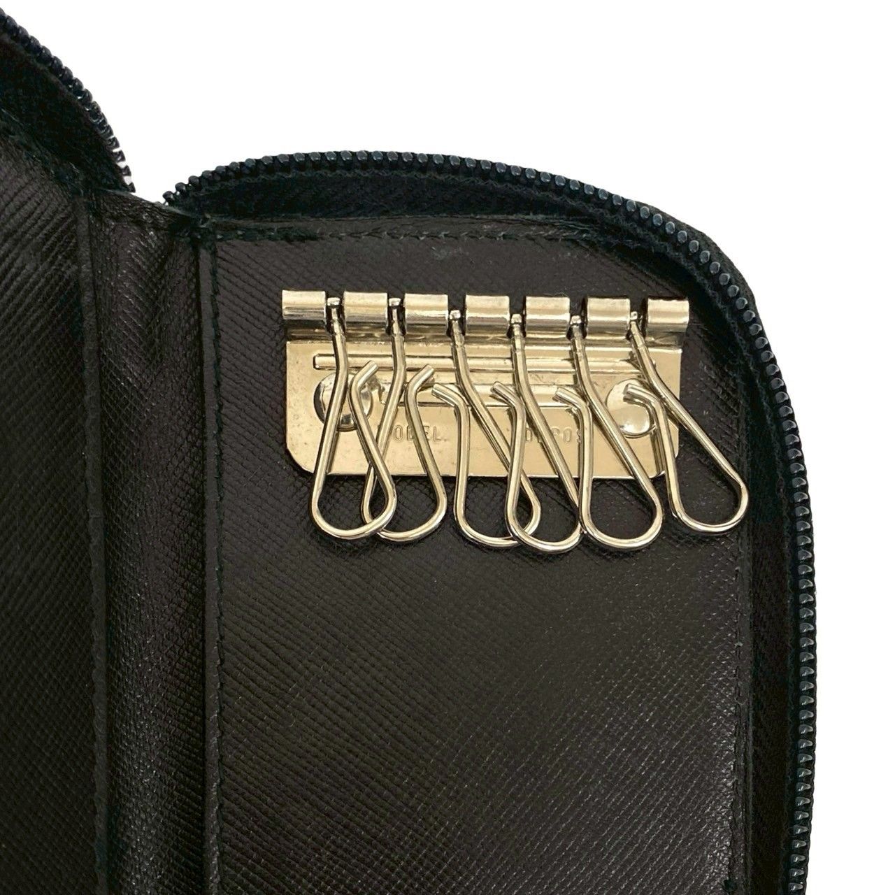 美品✨PRADA ケース ラウンドジップ サフィアーノ 三角ロゴ ブラック 極美品 PRADA 6連 キーケース 三角ロゴ サフィアーノ ブラック 付属品