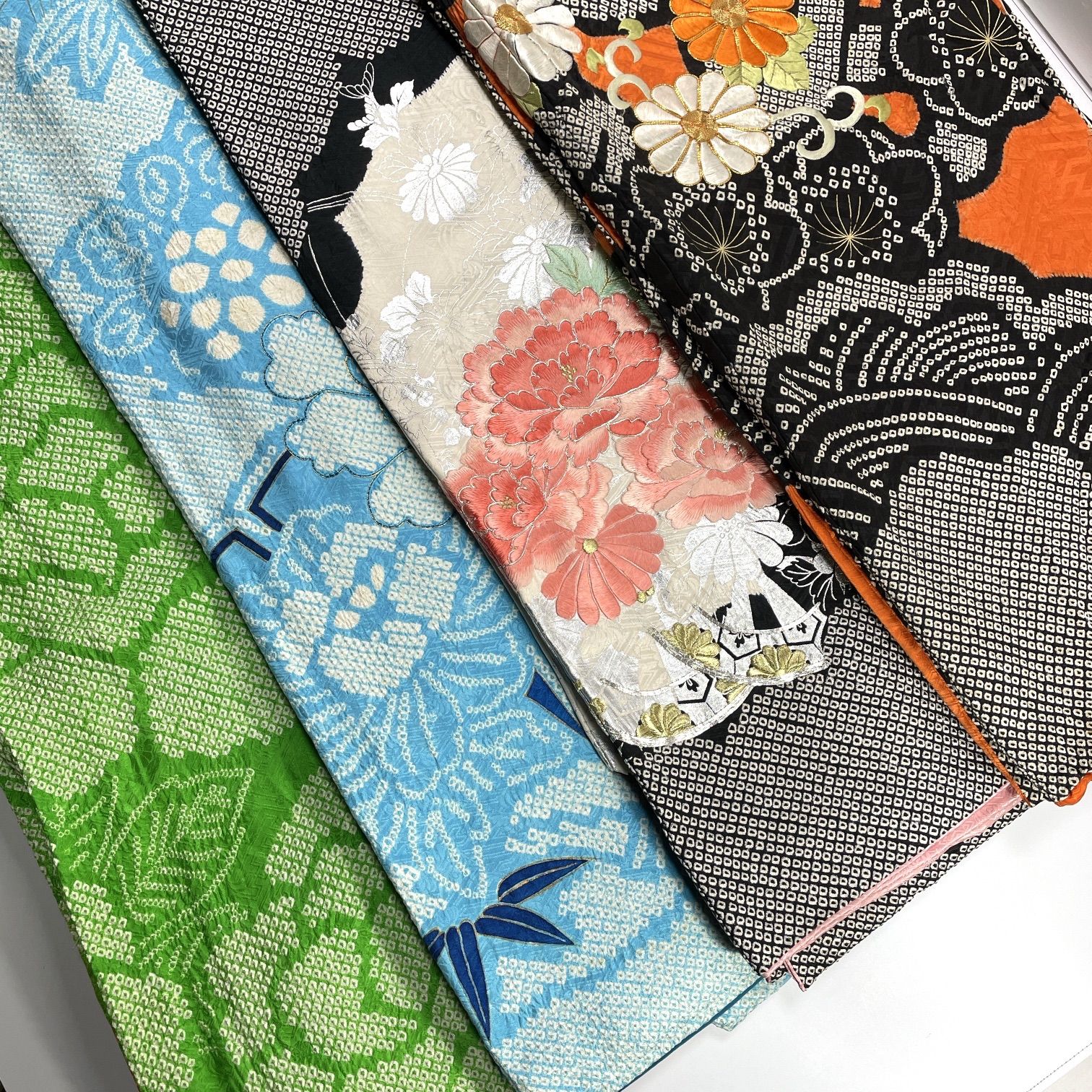 振袖 4枚 正絹 着物まとめ売り 同梱購入歓迎 リメイク用 着付け練習用