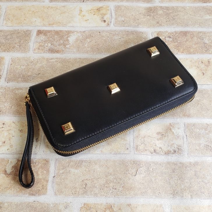 Salvatore Ferragamo 長財布 ガンチーニ スタッズ 美品 フェラガモ ☆ ガンチーニ スタッズ レザー ラウンドジップ 長