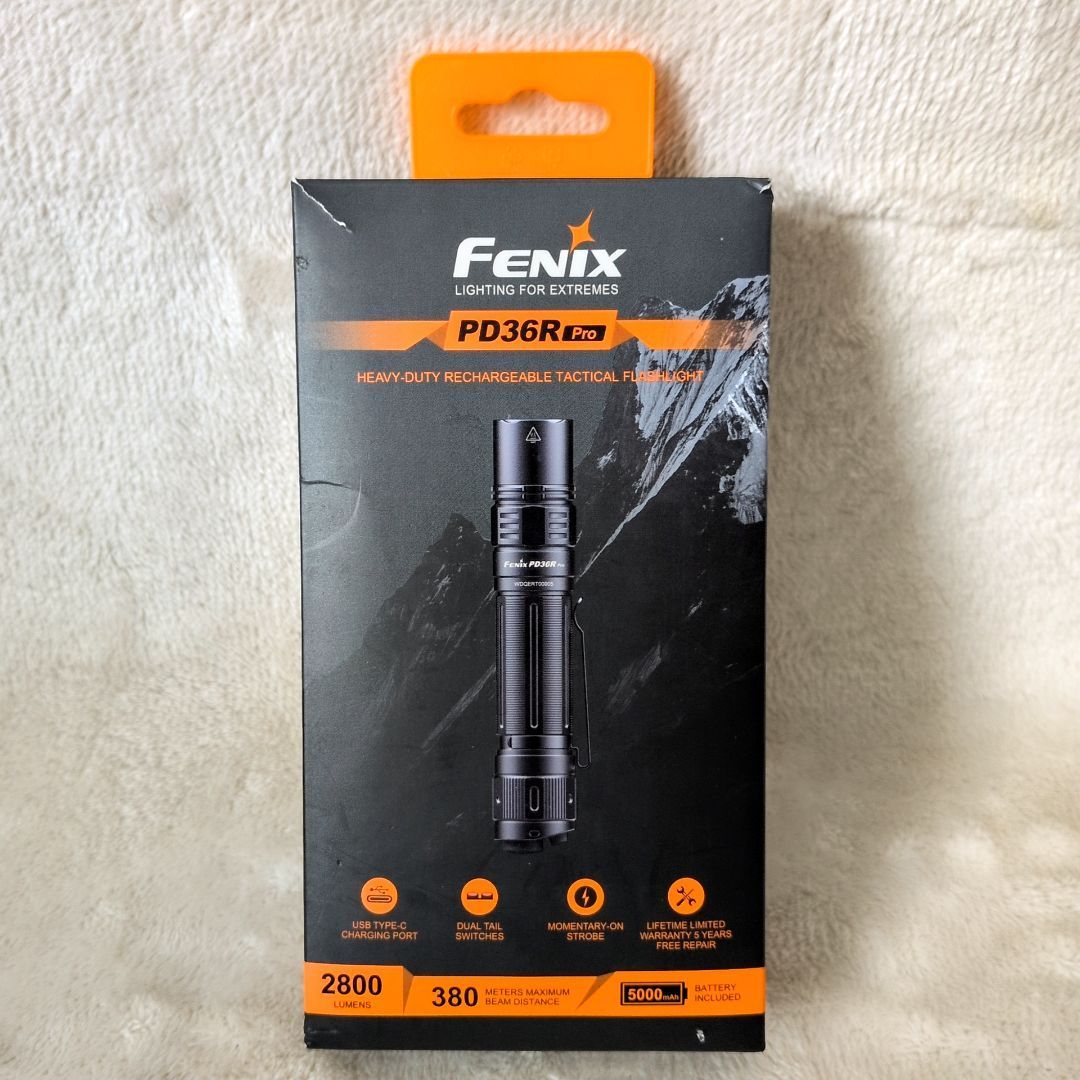 美品・2800ルーメン超高輝度】Fenix PD36R Pro 高性能タクティカル