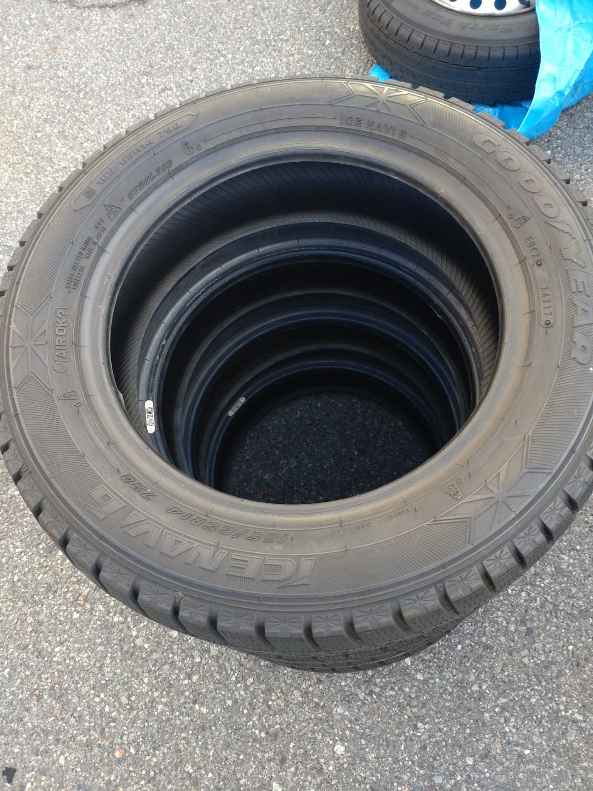スタッドレスタイヤ GOODYEAR ICENAVI6 165/65R14 2017年製 冬タイヤ 