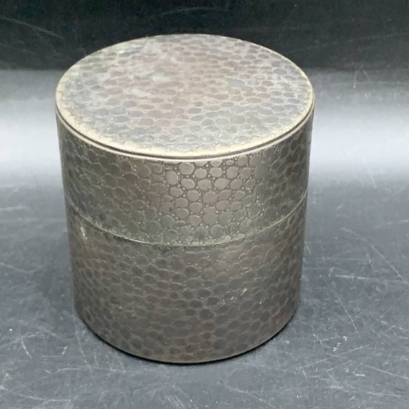 T339 銀川堂 黄銅 いぶし銀 茶筒 茶入 煎茶道具 茶道具 鋲打 銅製茶筒