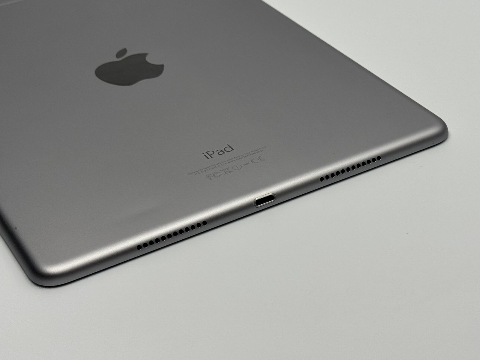 C】iPad Pro 9.7-inch 128GB スペースグレイ wifi+Cellular バッテリー 