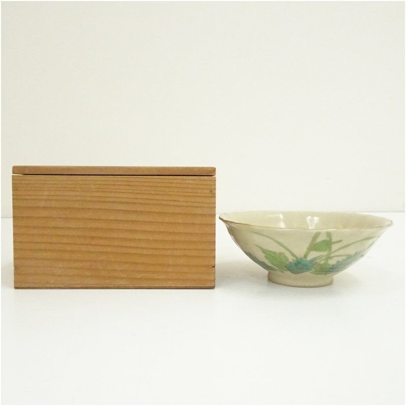 京焼 井上春峰造 色絵草花文平茶碗（保護箱） 茶道 抹茶 おしゃれ 抹茶