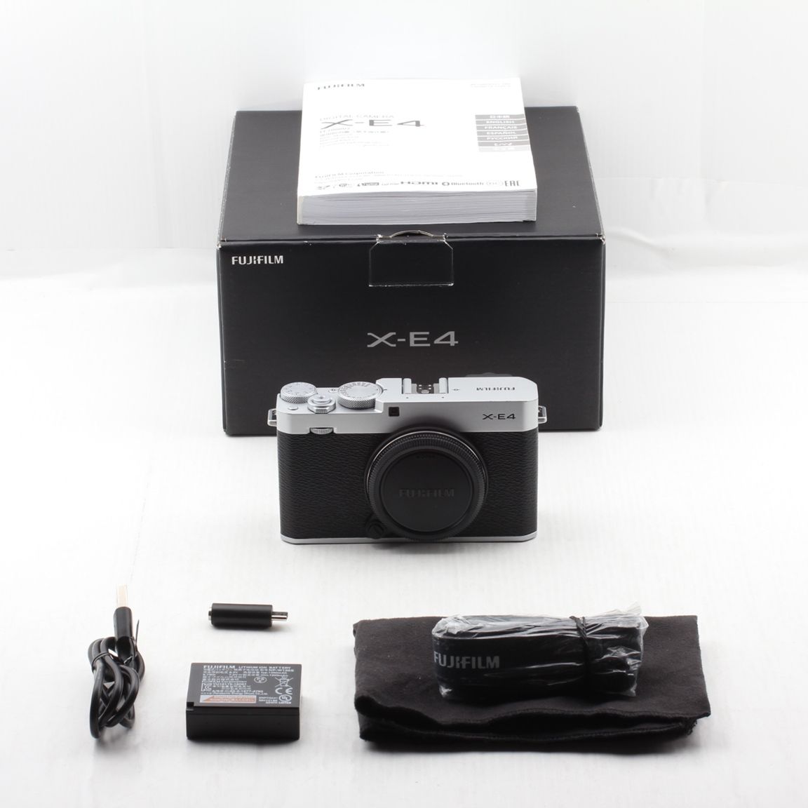 美品】FUJIFILM フジフィルム X-E4 ボディ シルバーJS129-00944 - メルカリ
