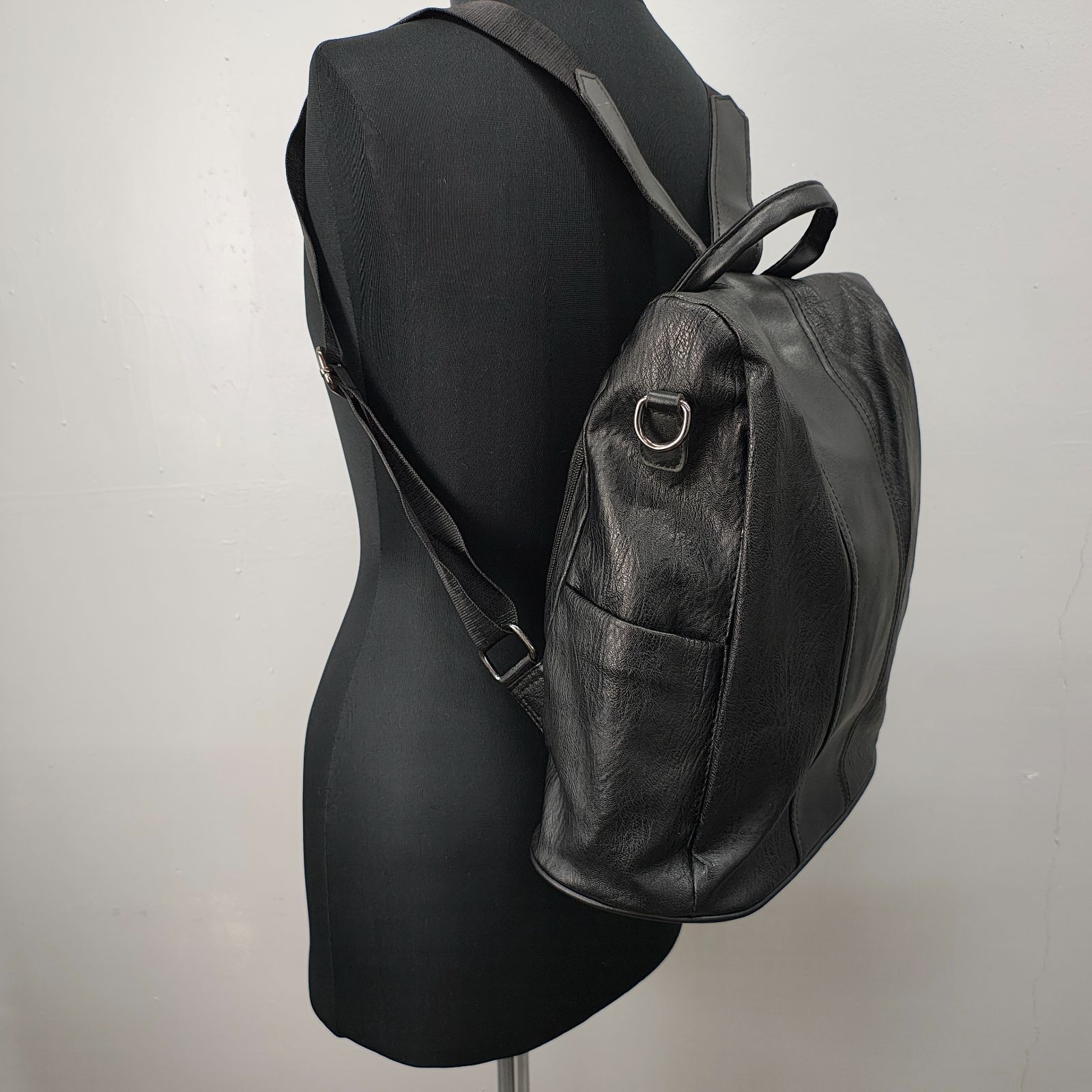 レザーリュック バックパック ブラック 内開き 黒 leather Backpack