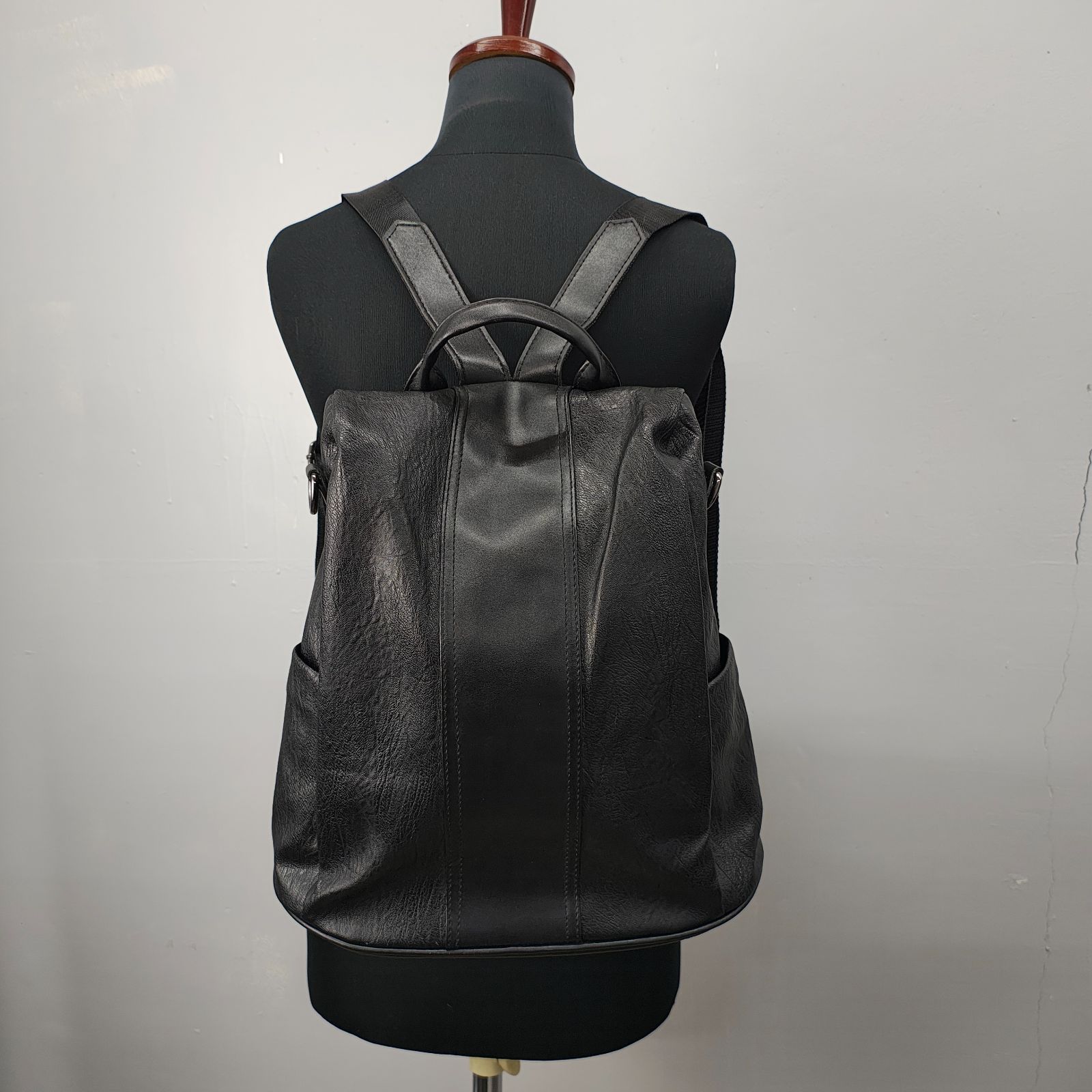 レザーリュック バックパック ブラック 内開き 黒 leather Backpack