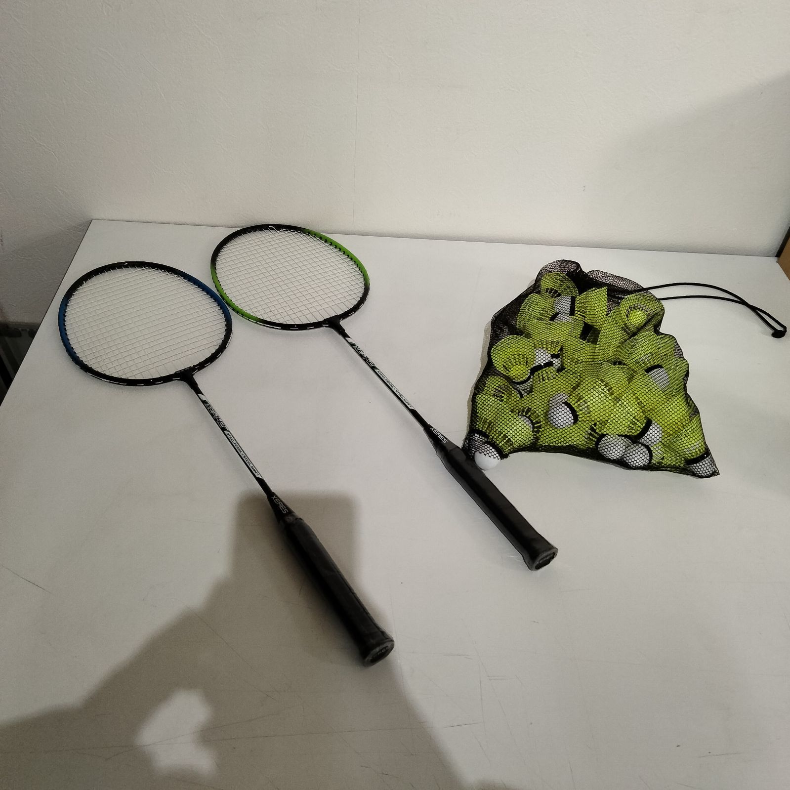 N-6753] XERES バドミントンラケット2本 シャトルセット - メルカリ