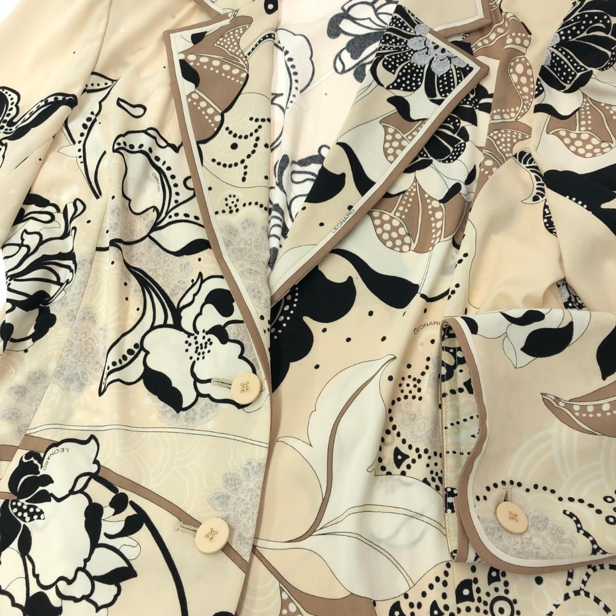 [美品] レオナール　ジャケット　大きいサイズLL　花柄　ペイズリー　トリム 美品] レオナール ジャケット 大きいサイズLL カンカン 花柄