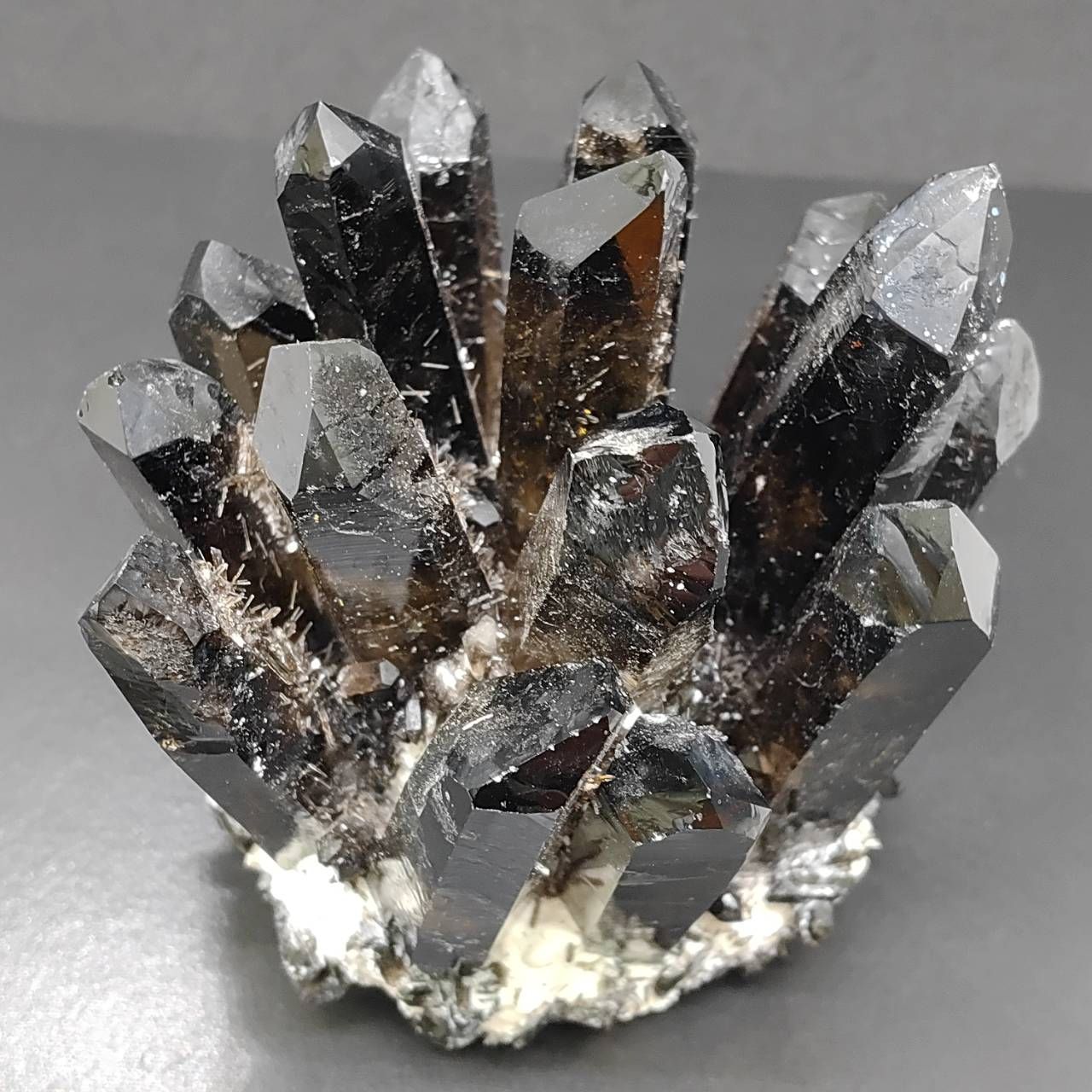 259:【深みある透明感】スモーキークォーツ クリスタル クラスター
