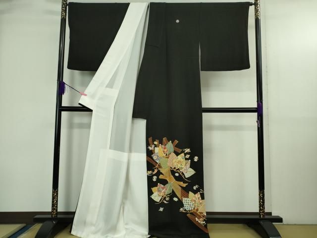平和屋本店○極上 創業460年・千總 黒留袖 刺繍 束ね熨斗 宝尽くし松文
