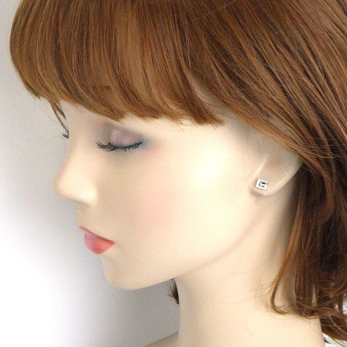 グッチ GUCCI ピアス GG スクエア ロゴ K18WG 【中古】 - メルカリ