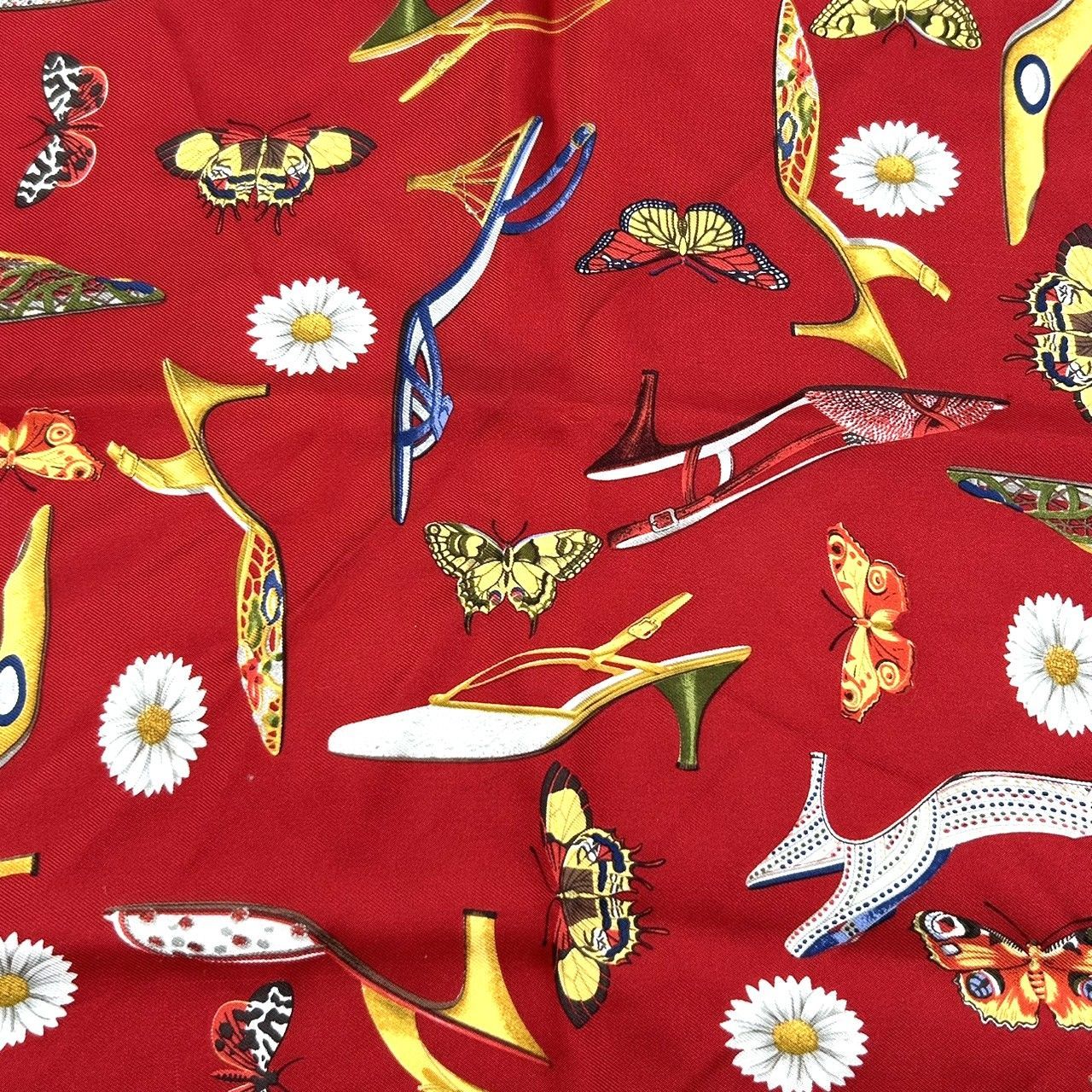 Ferragamo 花柄シルクハンカチ Ferragamo 花柄シルクハンカチ