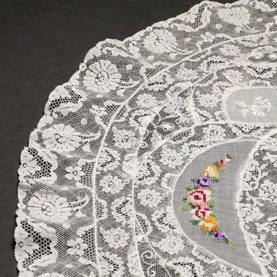 【フランス・シルク製】アンティーク レース 円形直径116cm フランス製 アンティークレース・手刺繍円形テーブルセンター - メルカリ