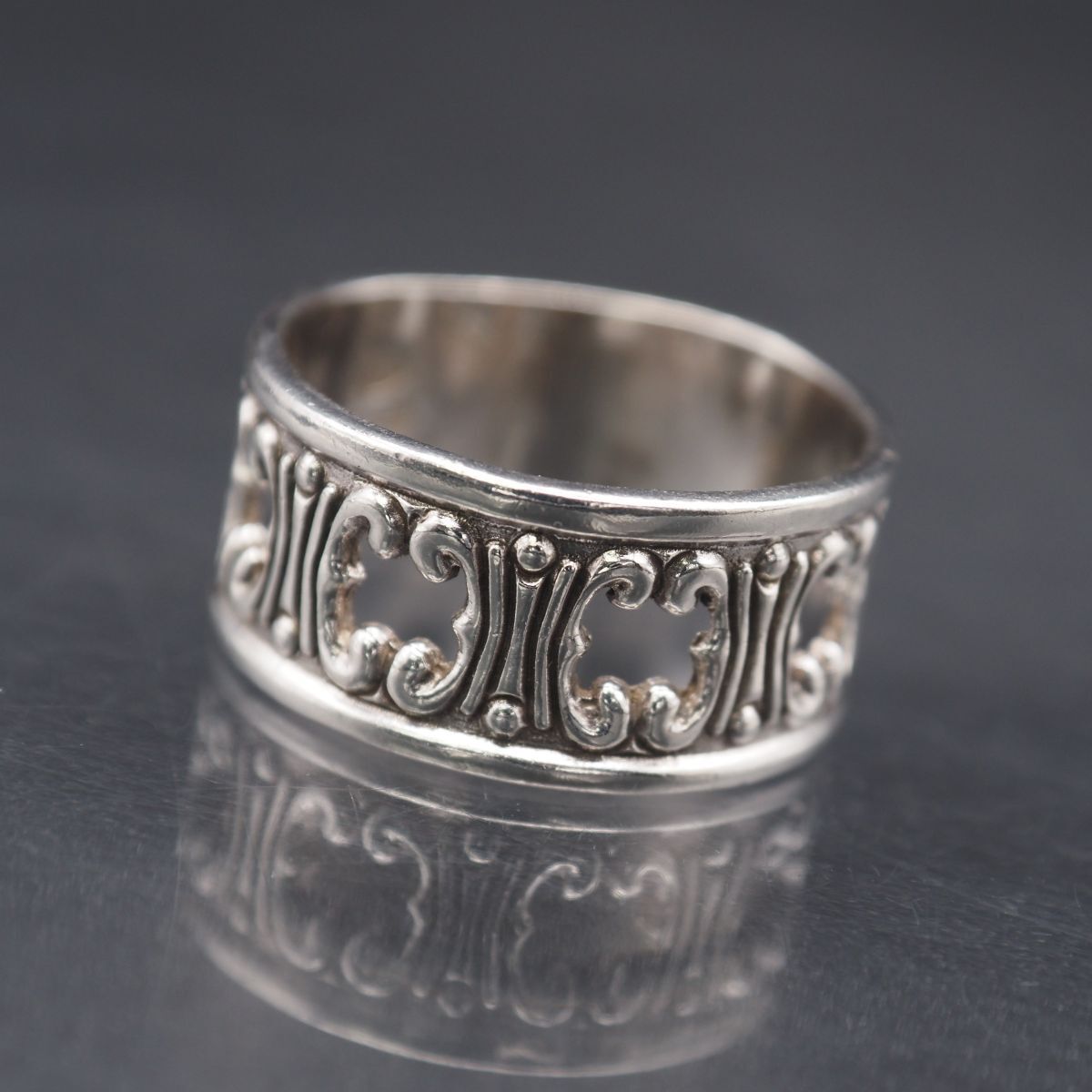 シルバーリング 女性の顔 彫刻 AVASILVER M640 ヴィンテージ AVA SILVER刻印 リング 透かし彫り デザイン