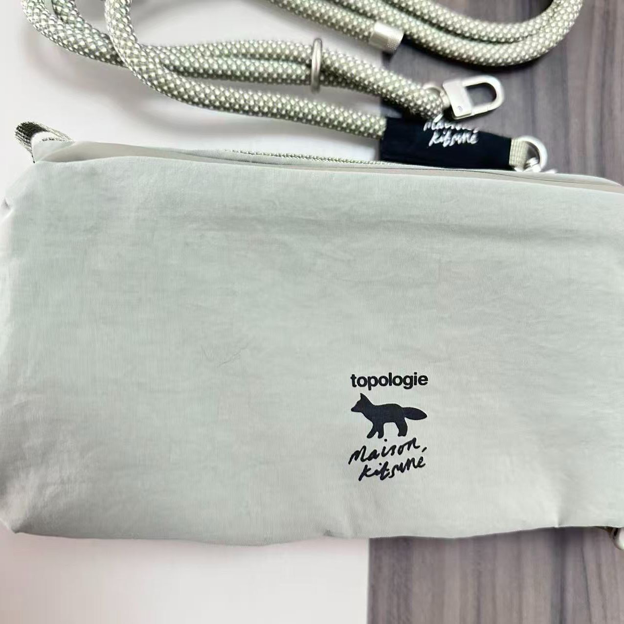 MAISON KITSUNE x TOPOLOGIE ポロジー メゾンキツネ ボトルサコッシュ