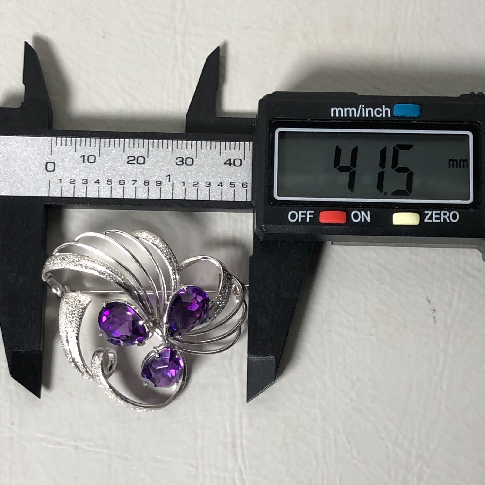 ブローチ アメジスト アメシスト SILVER刻印 シルバー 重量約8g 紫色 
